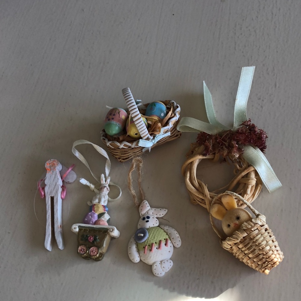 Assortment of Easter decorations.